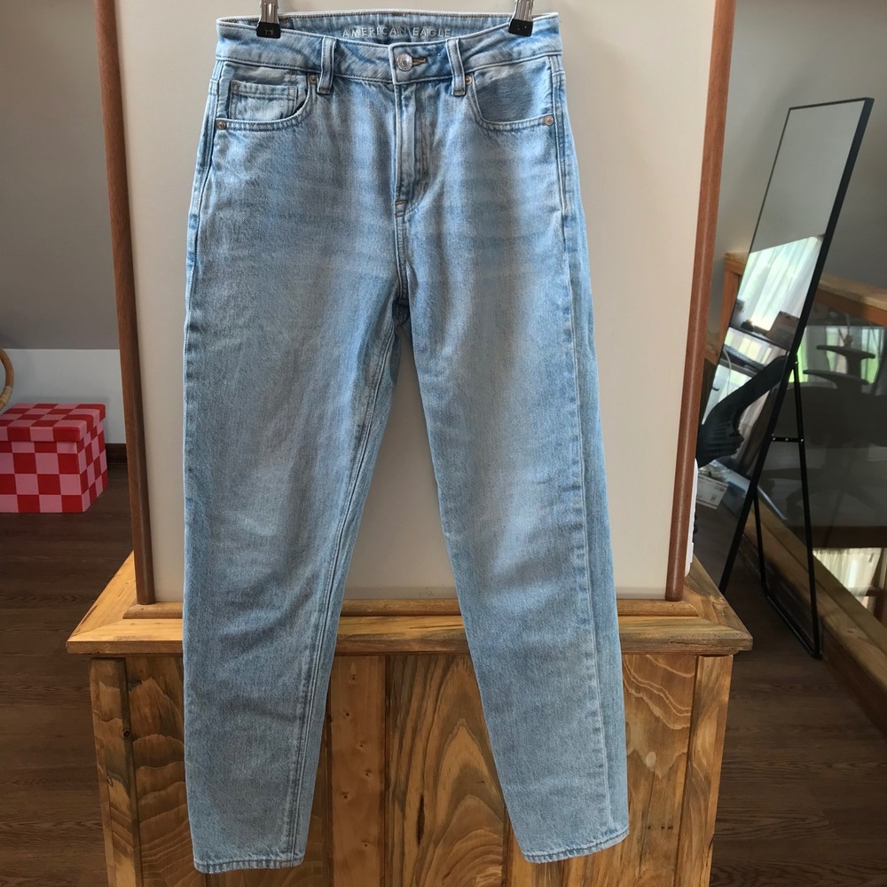 American Eagle Womens 2 Light Wash Strigid High Rise Tapered Mom Jeans